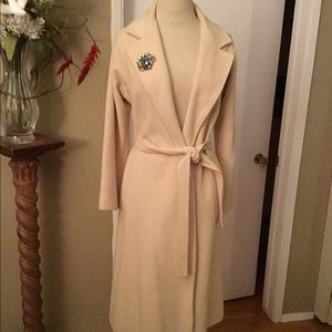 100% Cahmere cream colored coat